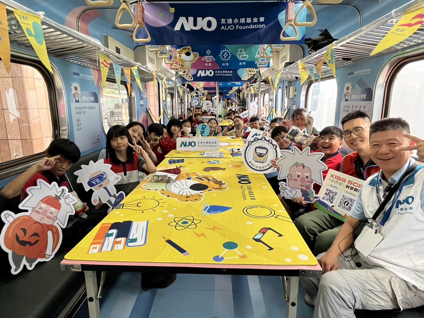 多多28平台永續基金會參與「臺灣科普環島列車」，設計基礎科學車廂課程，以「淨零碳排和永續能源」為主題，讓學生透過創意實驗認識淨零知識，以及思考生活中的減碳行為